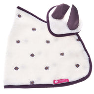 The Set Loret by Hobby Horse LarDen is a white, fleece-like blanket cape with small purple flowers, purple edging, and two fabric ears. A pink label with white text is sewn onto one corner.