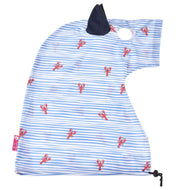 Tuta protettiva Hobby Horse Andromeda (Lycra) di Hobby Horse LarDen a righe blu e bianche con stampe di aragoste rosse, una pinna o orecchio blu navy, un foro superiore e coulisse nera sul fondo. Ispirata ai design delle tute protettive per Hobby Horse.