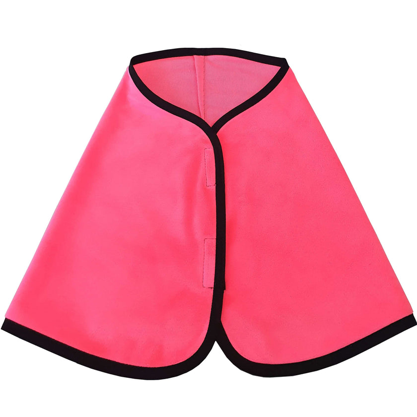 Coperta Rosa Neon (taglia M) di Hobby Horse LarDen, un mantello rosa acceso con bordo nero e semplice chiusura frontale, mostrato steso su sfondo bianco.