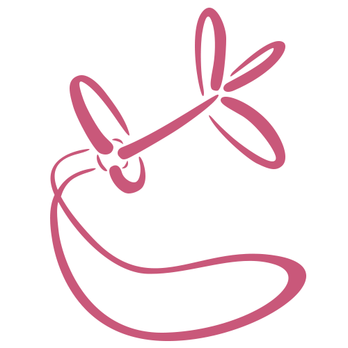 Semplice disegno rosa a linee di una faccia sorridente formata da una linea curva e da una forma astratta simile a un'elica sopra di essa, che ricorda un cappello giocoso su sfondo bianco.