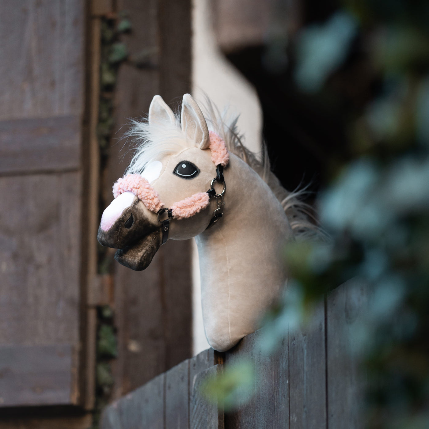 Fur Halter LarDen Brown – Soft fur for beauty and comfort