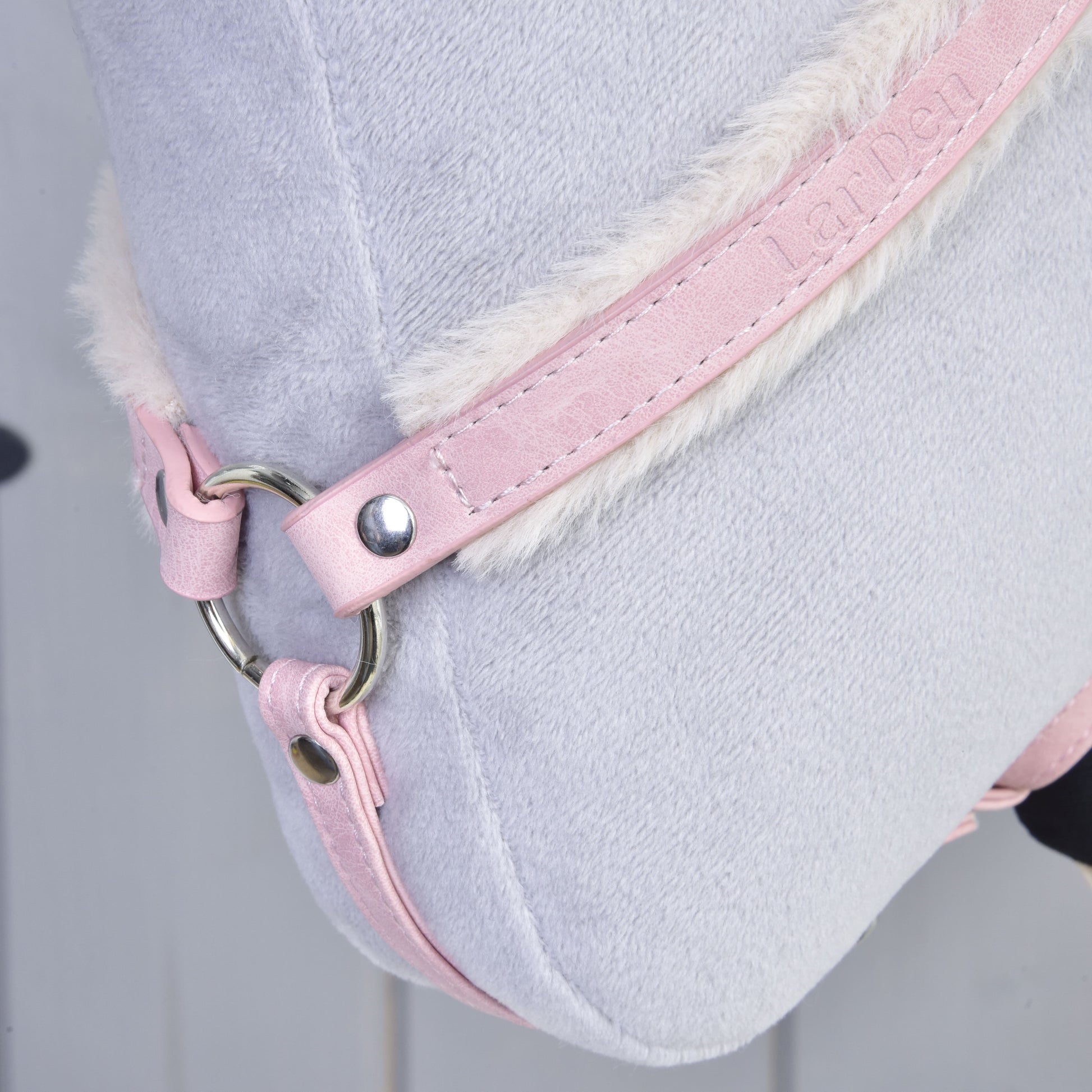 Breastgirth with fur Mullbery