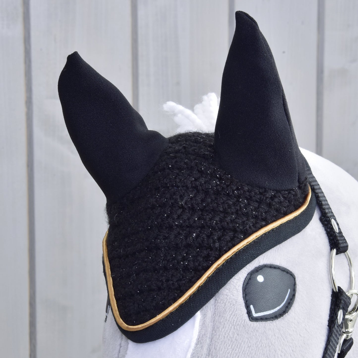 Ear bonnet crocheted Black Gold