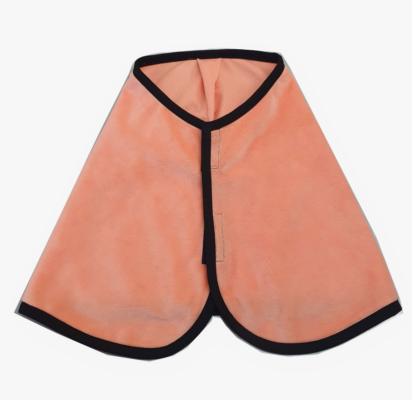 Coperta Pesca di Hobby Horse LarDen, coperta in tessuto arancione triangolare con bordo nero sui lati e chiusura frontale in Velcro.