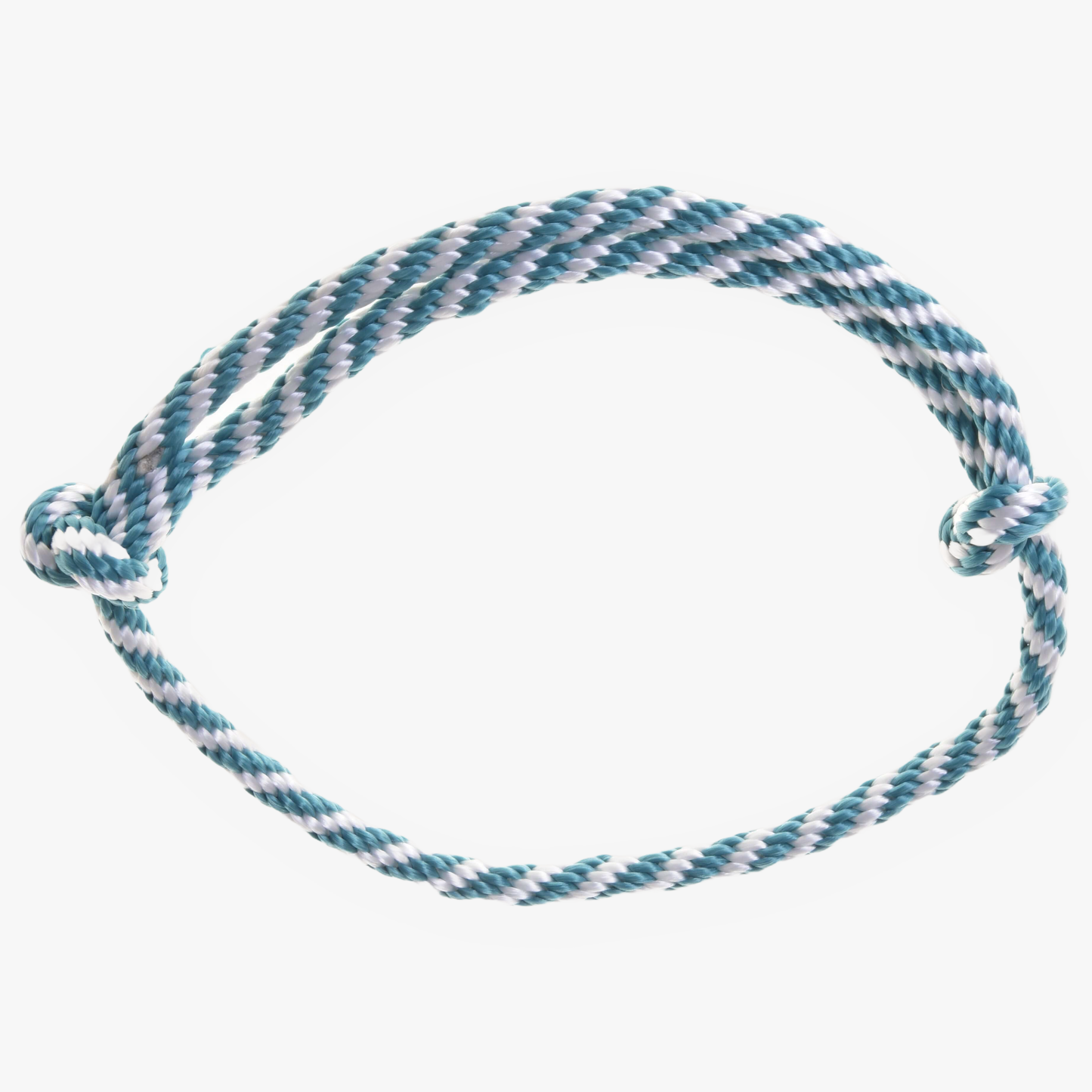 Cordeo a righe turchese di Hobby Horse LarDen con corda attorcigliata blu e bianca annodata in un ovale largo con semplici nodi a entrambe le estremità, mostrato su uno sfondo bianco semplice.