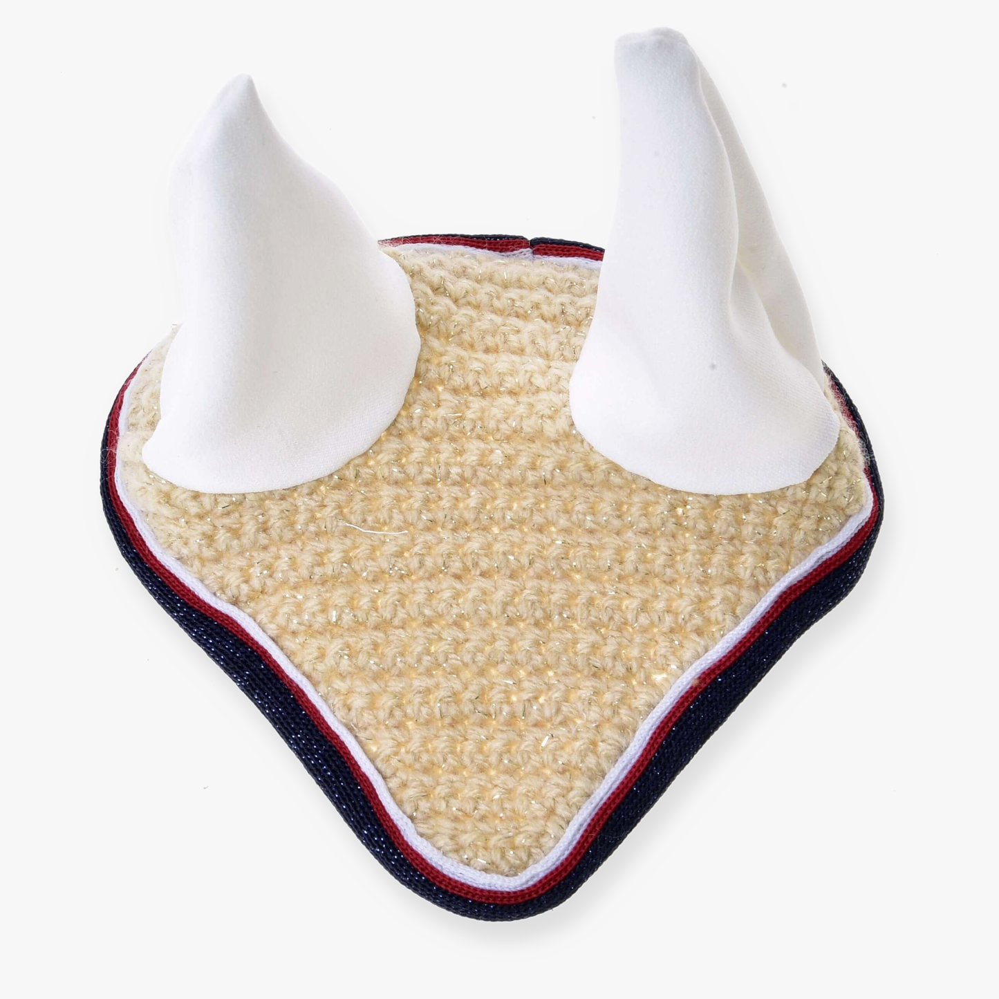 Cuffia all'uncinetto Nicol di Hobby Horse LarDen, inserto triangolare beige all'uncinetto con bordi blu e rossi, sormontato da due grandi corna bianche morbide, un addobbo natalizio unico per gli amanti dei cavalli.