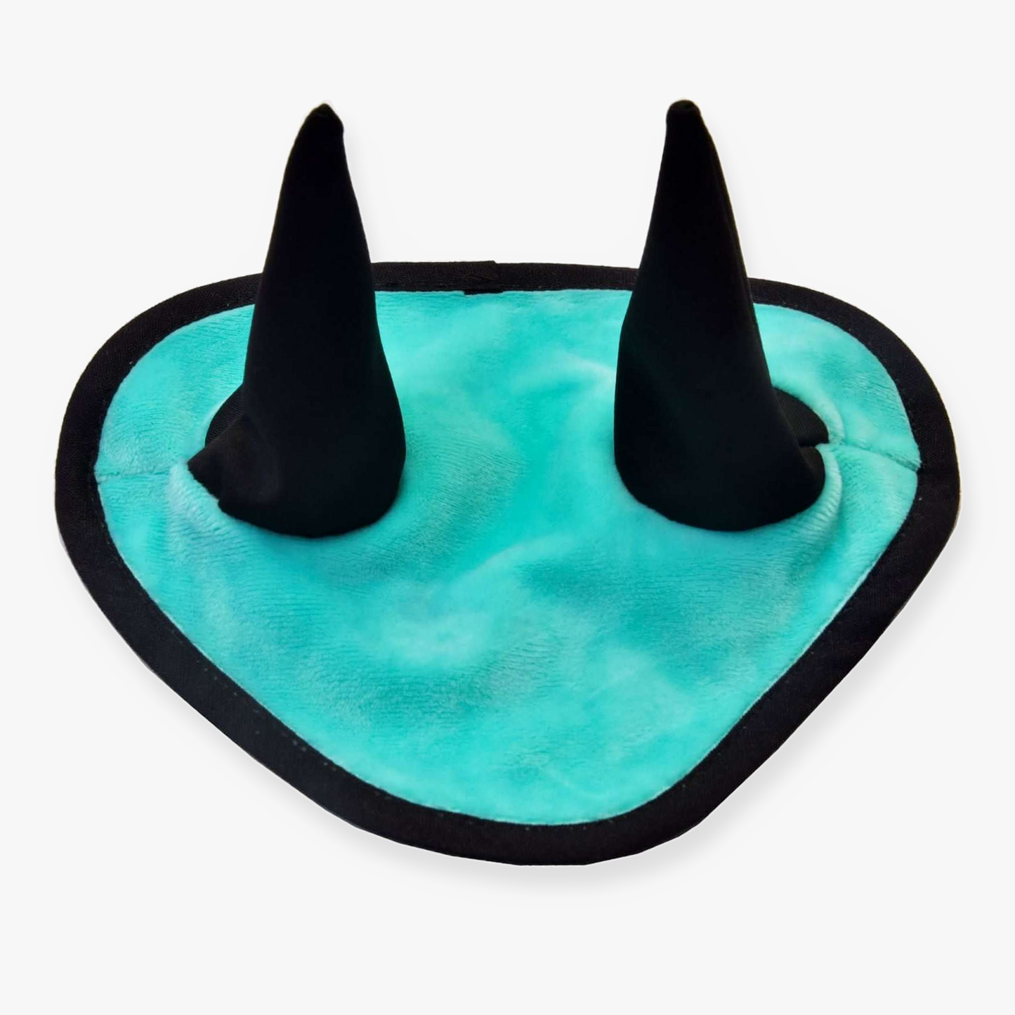 Cuffia Menta Hobby Horse LarDen con inserto triangolare in tessuto turchese e nero e due "orecchie" coniche dritte, ideale come cuffia per Hobby Horse o per protezione dalle mosche.