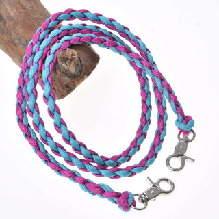 Redini lavorate a maglia rosa e blu